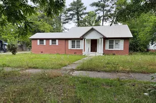 225 W Jessamine St, Fitzgerald, GA 31750 - Photo 3