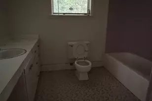 225 W Jessamine St, Fitzgerald, GA 31750 - Photo 29