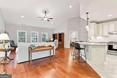 2102 Commonwealth Circle, Newnan, GA 30263 - Photo 5