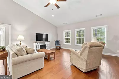 2102 Commonwealth Circle, Newnan, GA 30263 - Photo 11