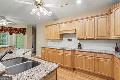 235 Line Creek Cir, Sharpsburg, GA 30277 - Photo 15