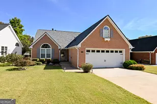 390 Fairway Ct, Newnan, GA 30265 - Photo 1