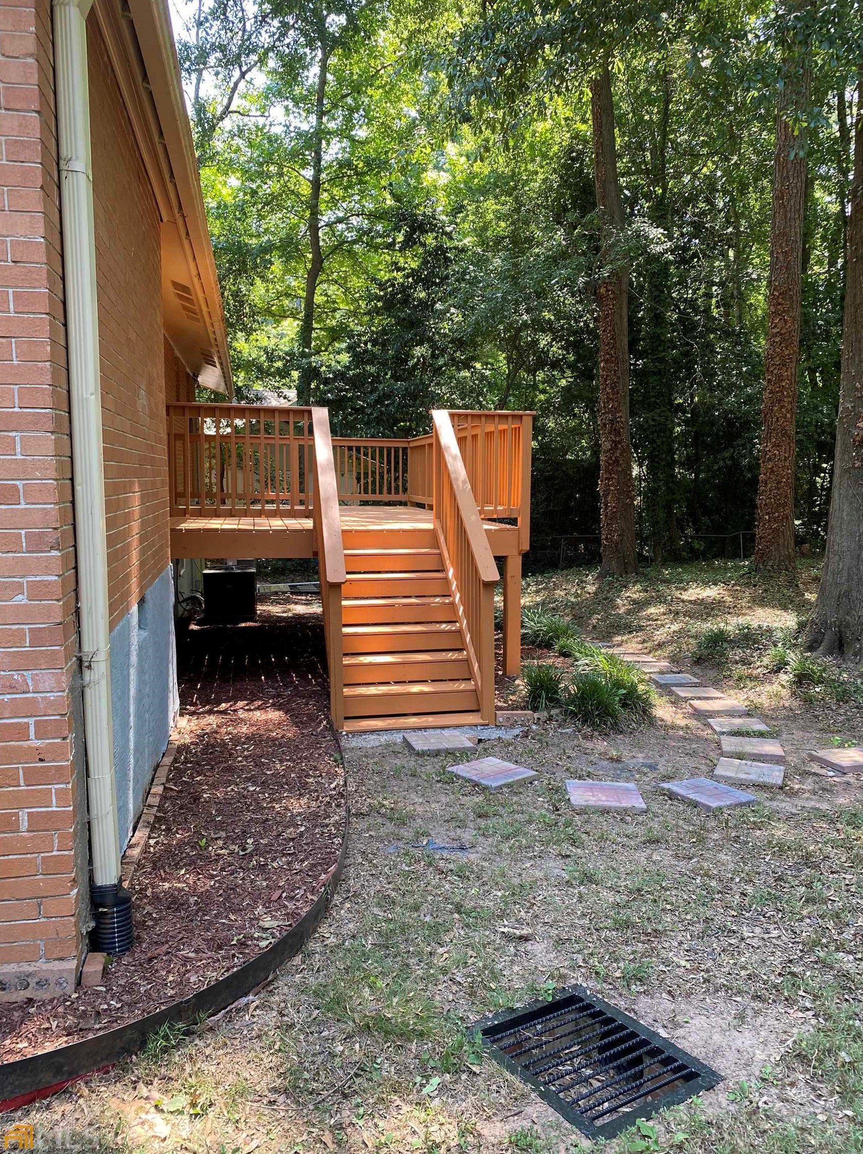 1498 Sanden Ferry Dr, Decatur GA  30033-3323 exterior