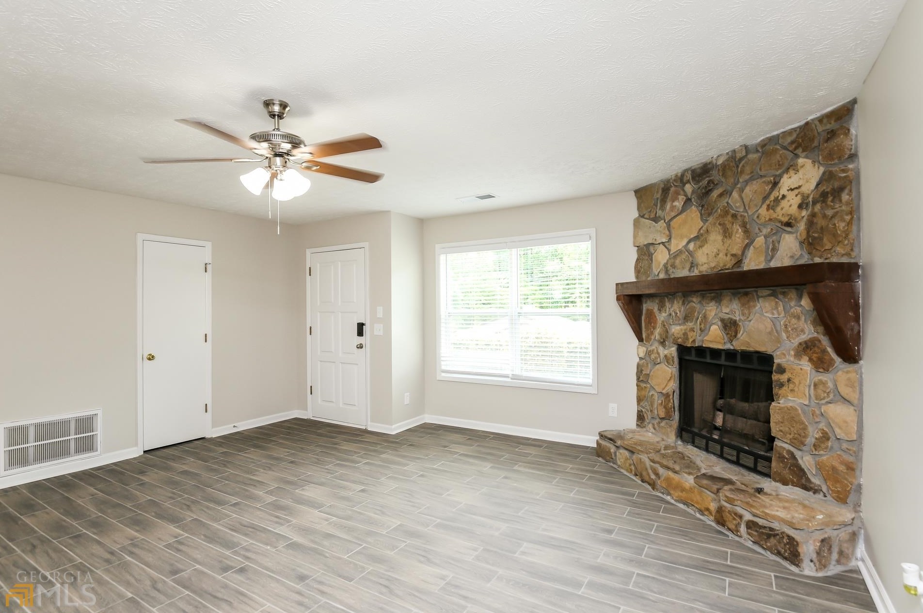892 Steeple Chase Dr, Lawrenceville GA  30044-6048 exterior