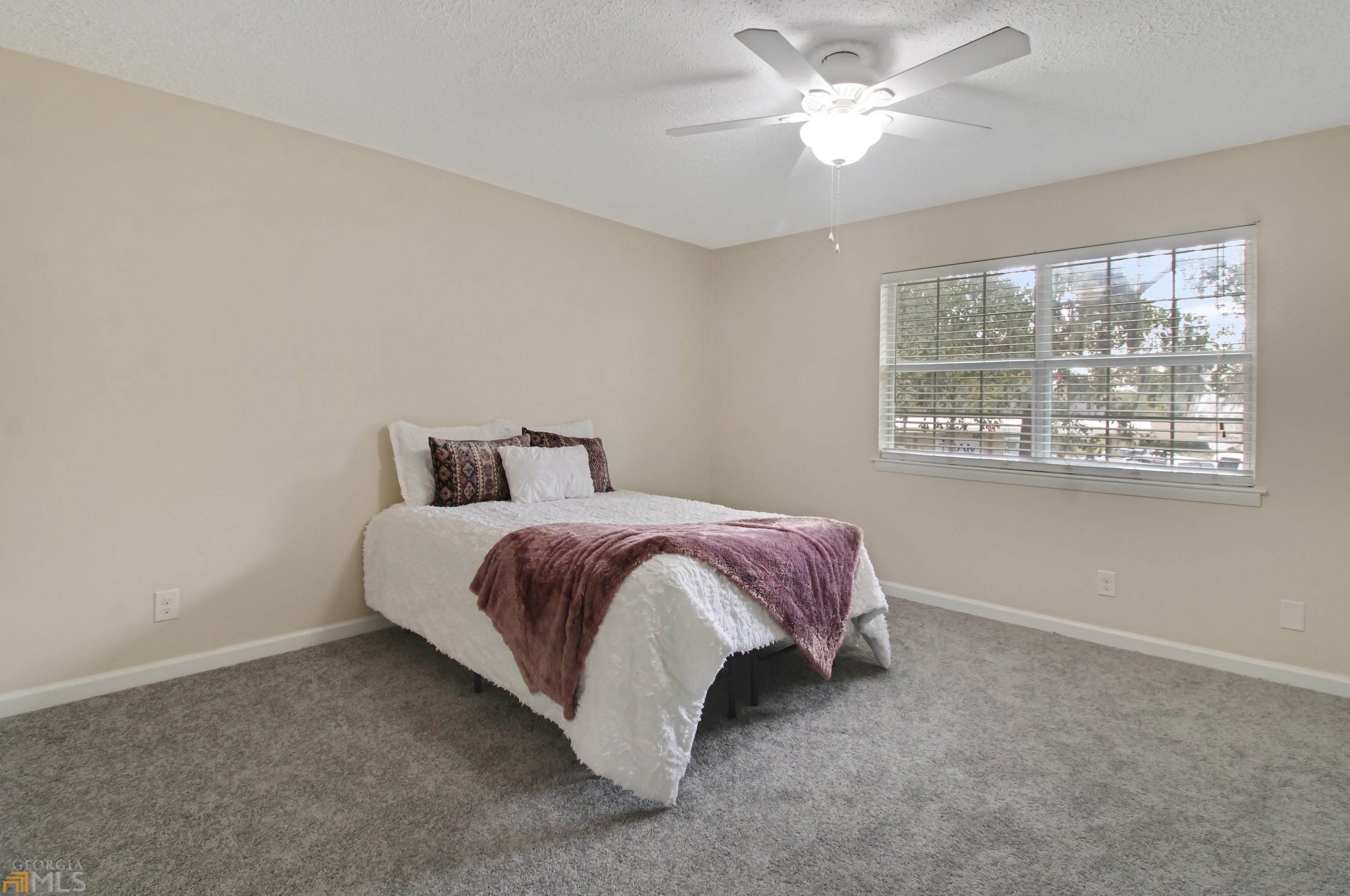 2 Knollwood Cir, Savannah GA  31419-1758 exterior