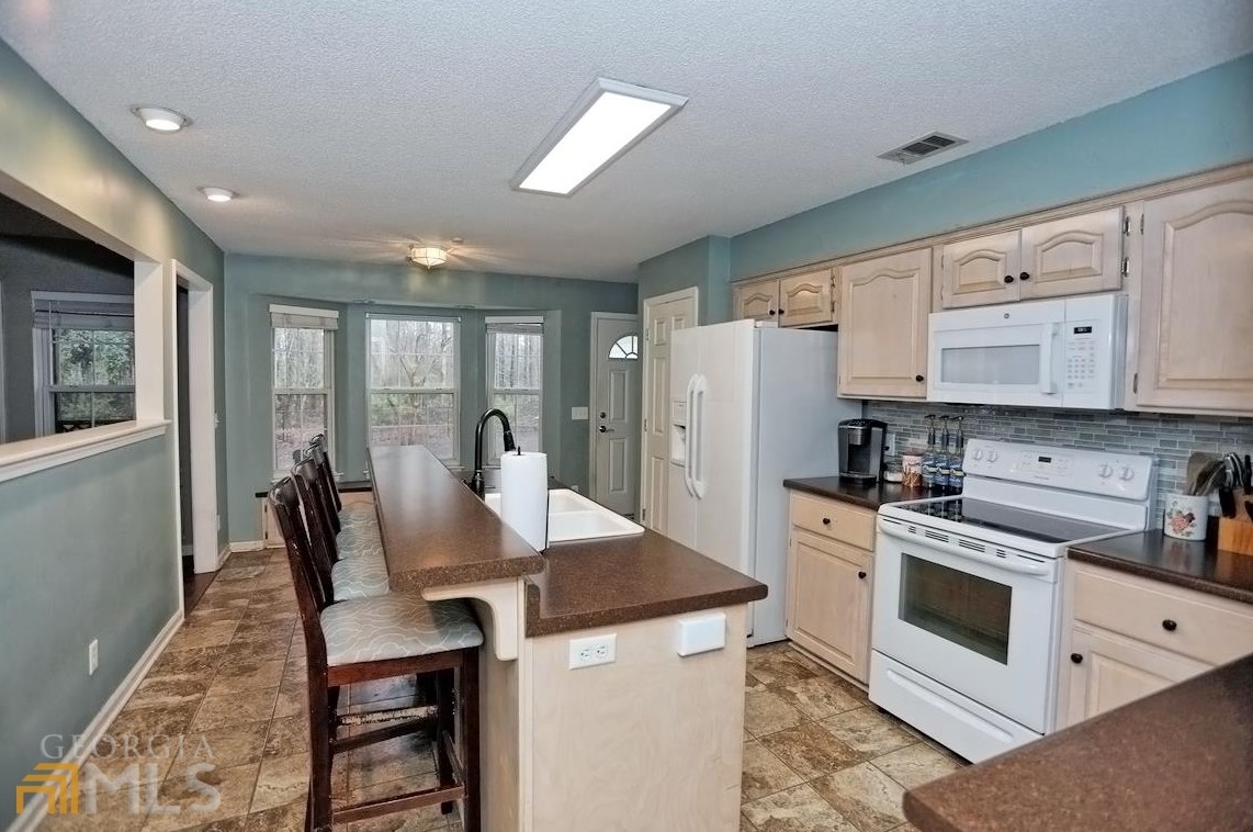 9145 Ferguson Ave, Savannah GA  31406-6323 exterior