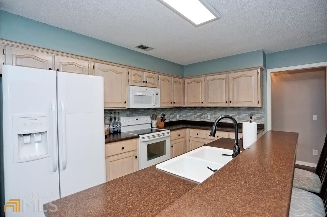 9145 Ferguson Ave, Savannah GA  31406-6323 exterior