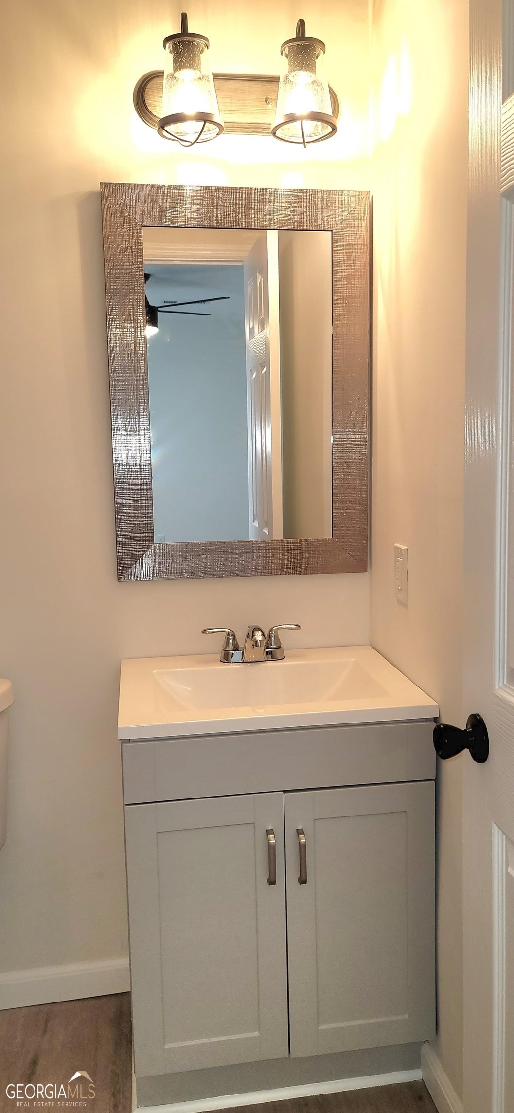 1073 Mainstreet Valley Dr, Stone Mountain GA  30088-2728 exterior