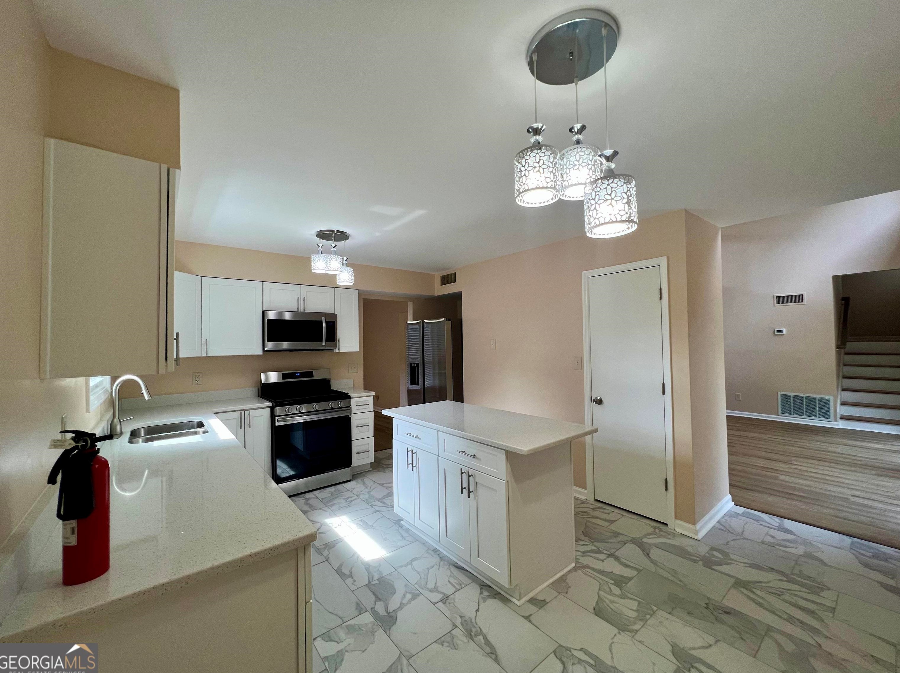 1011 Chapman Cir, Stone Mountain GA  30088-2549 exterior