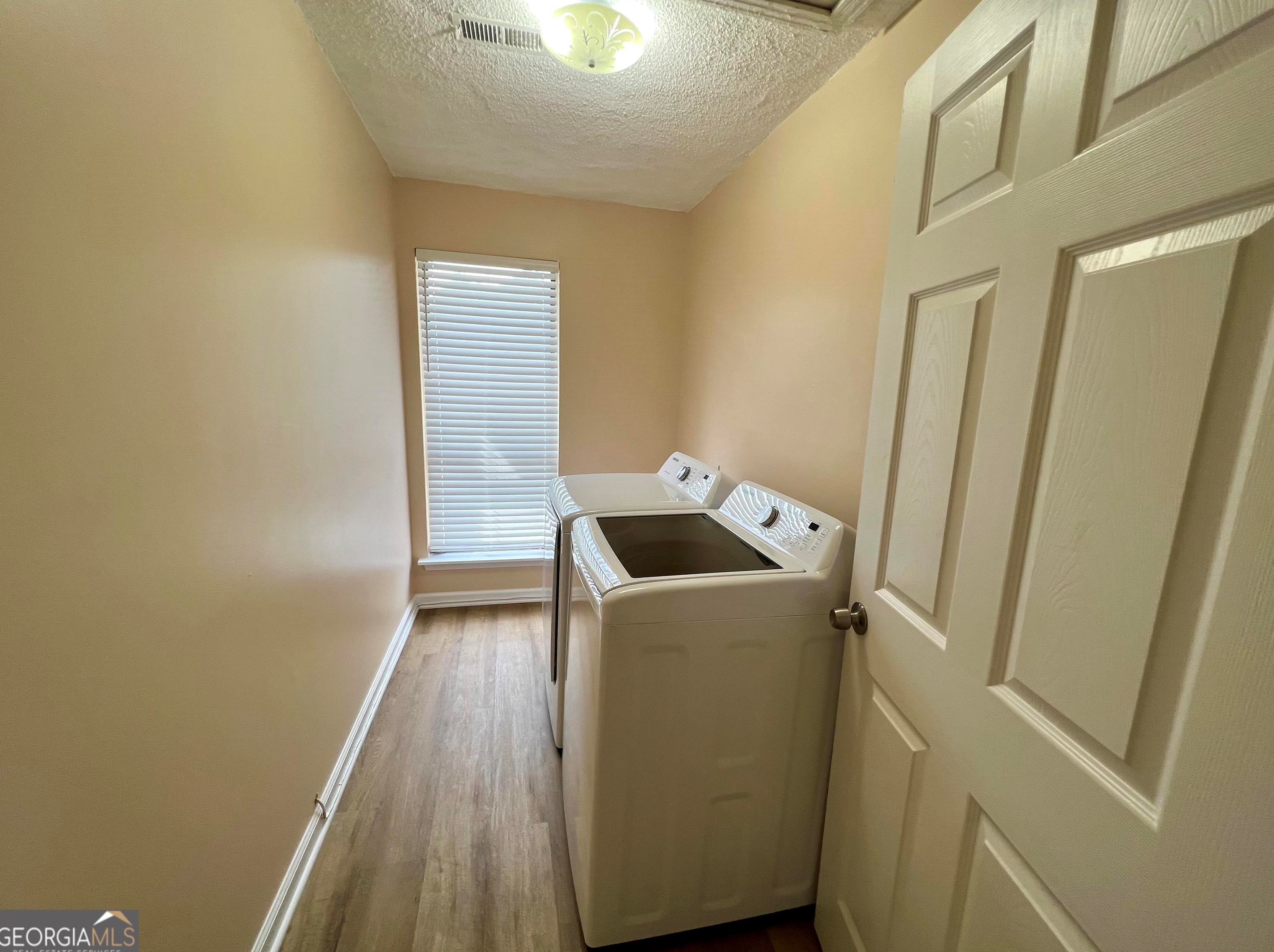 1011 Chapman Cir, Stone Mountain GA  30088-2549 exterior