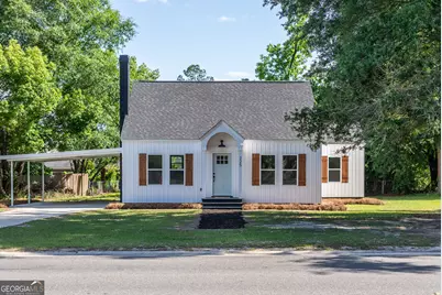 225 Strickland Avenue, Blackshear, GA 31516 - Photo 1