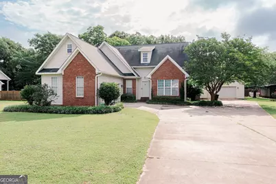 125 Lake Lillian Drive, Perry, GA 31069 - Photo 1