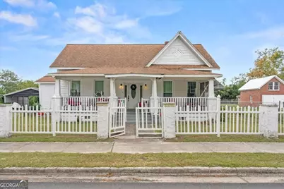 24 E Calhoun Street, Wadley, GA 30477 - Photo 1