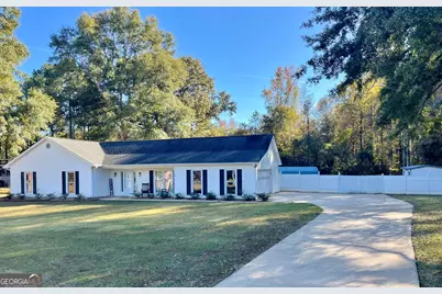 105 Hawthorne Circle, Lagrange, GA 30240 - Photo 1