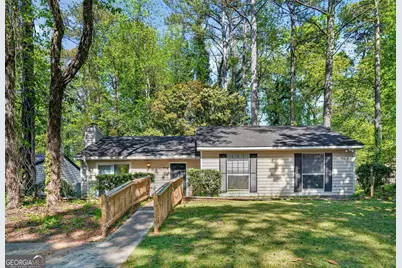 814 Hemingway Road, Stone Mountain, GA 30088 - Photo 1