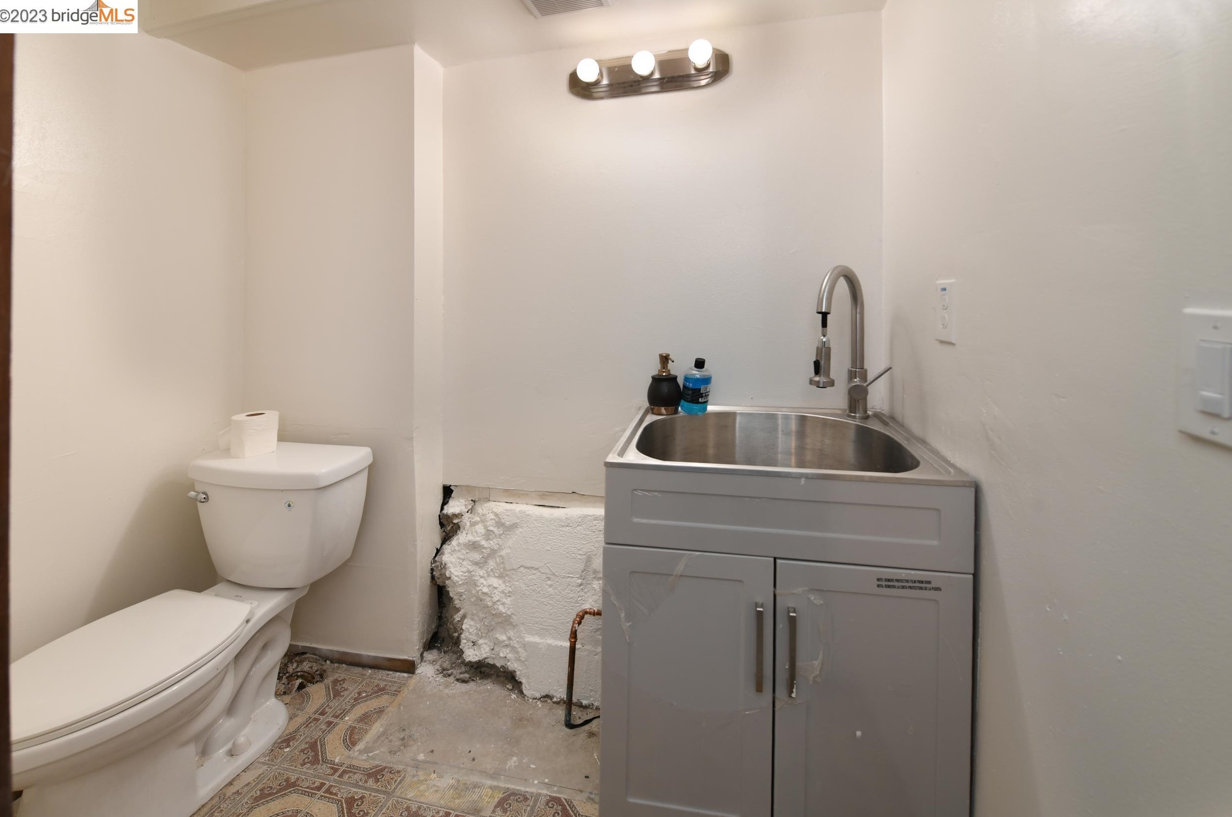 515 Sonoma Ave, Rodeo CA  94572-1634 exterior