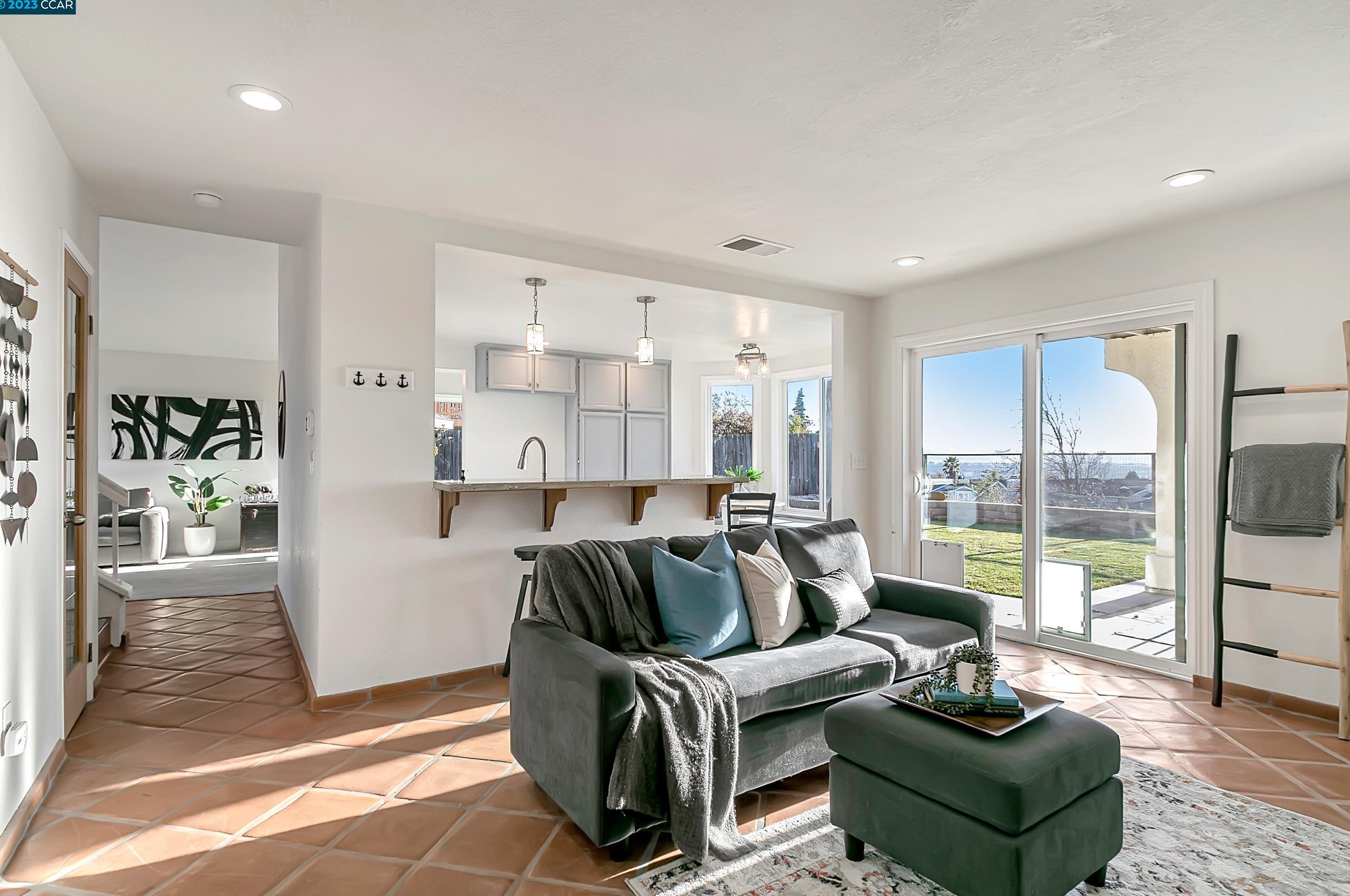 85 Canterbury Cir, Vallejo CA  94591-8305 exterior