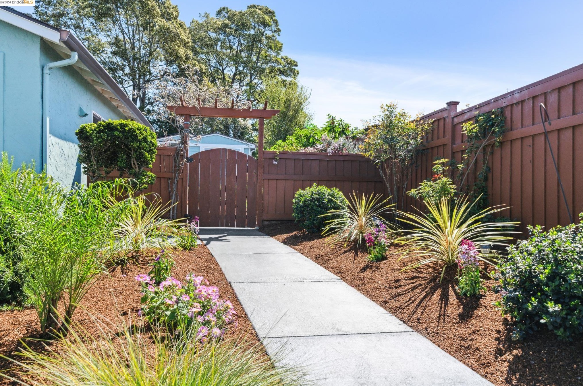 1529 Laurel Ave, Richmond CA  94805-1621 exterior