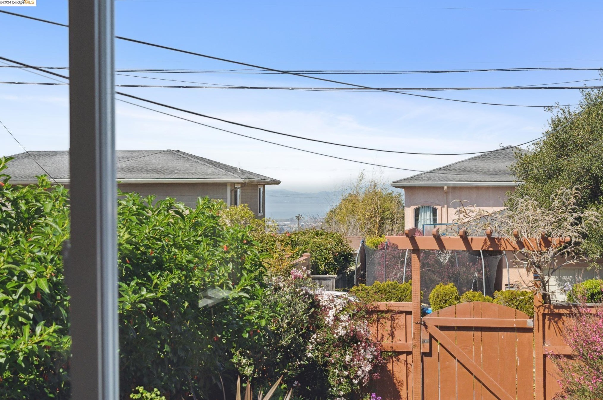 1529 Laurel Ave, Richmond CA  94805-1621 exterior