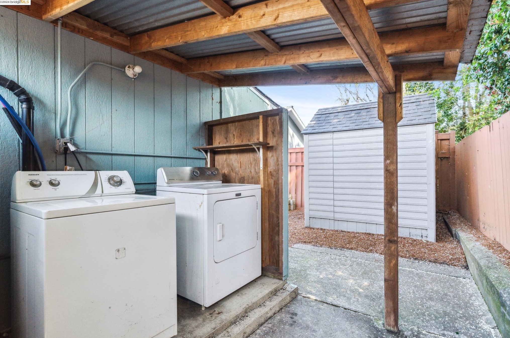 1529 Laurel Ave, Richmond CA  94805-1621 exterior