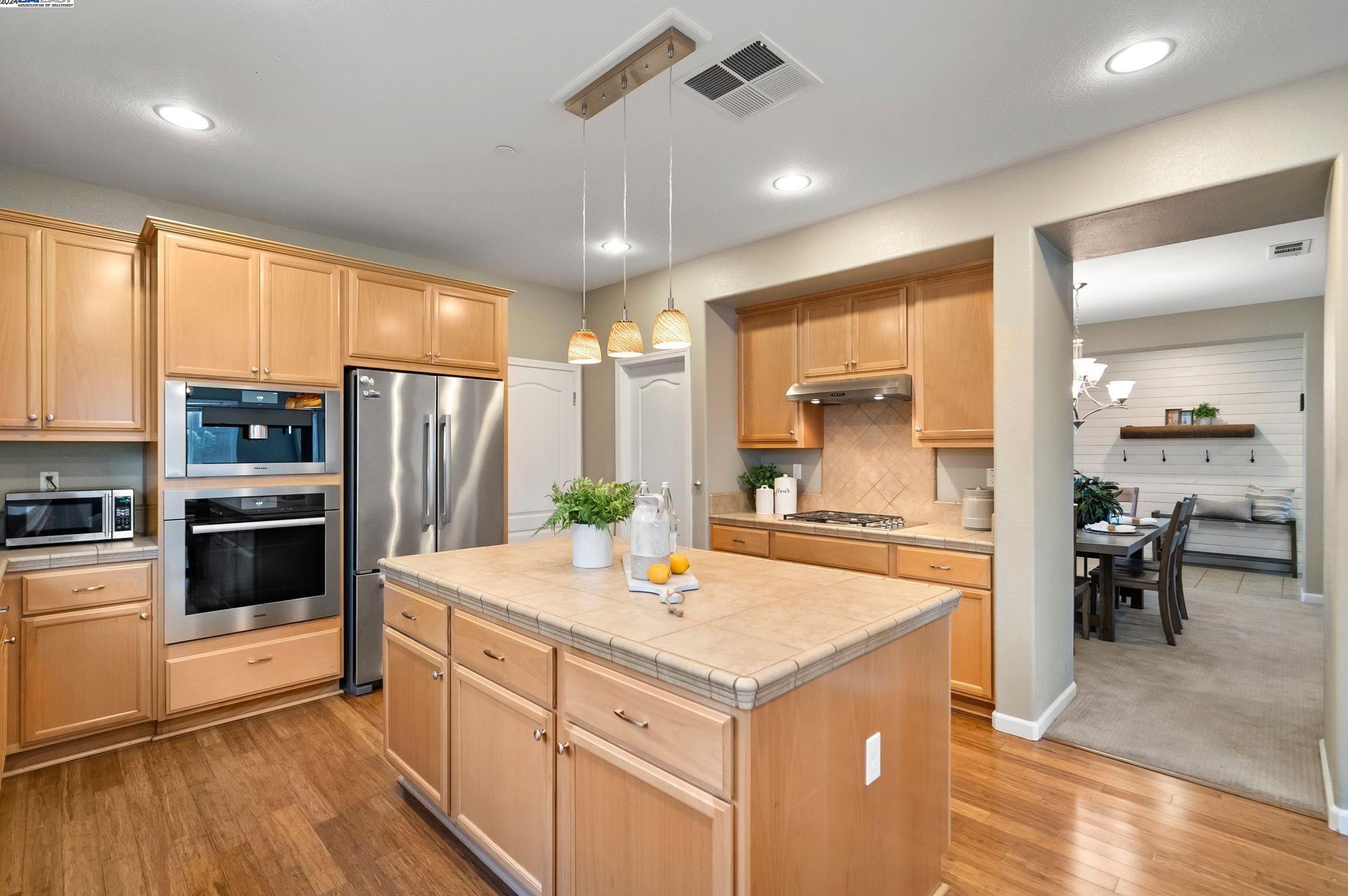 1653 Bedford Ct, Los Angeles CA  94513-5527 exterior