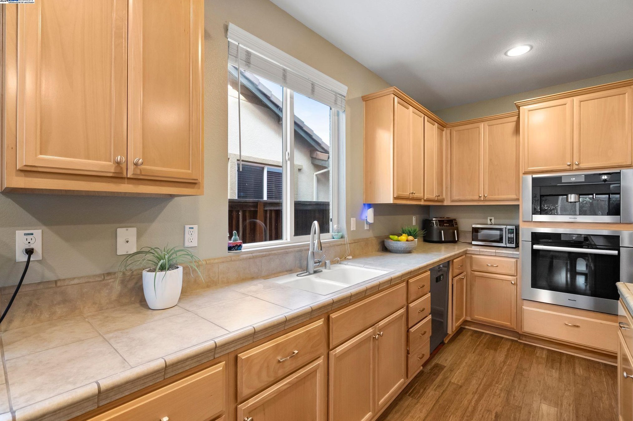 1653 Bedford Ct, Los Angeles CA  94513-5527 exterior