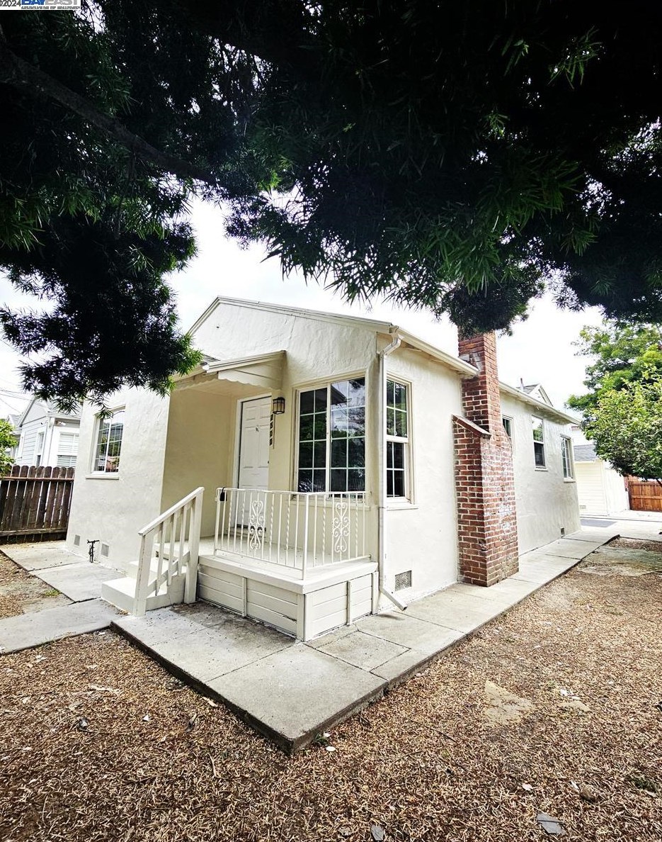 2502 77th Ave, Oakland CA  94605-2812 exterior