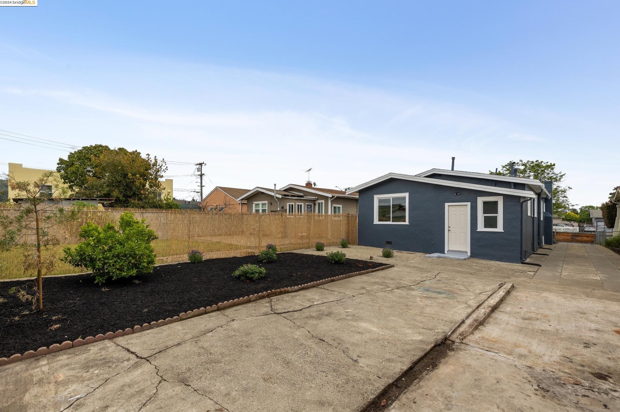 1601 73rd Ave, Oakland CA  94621-2809 exterior