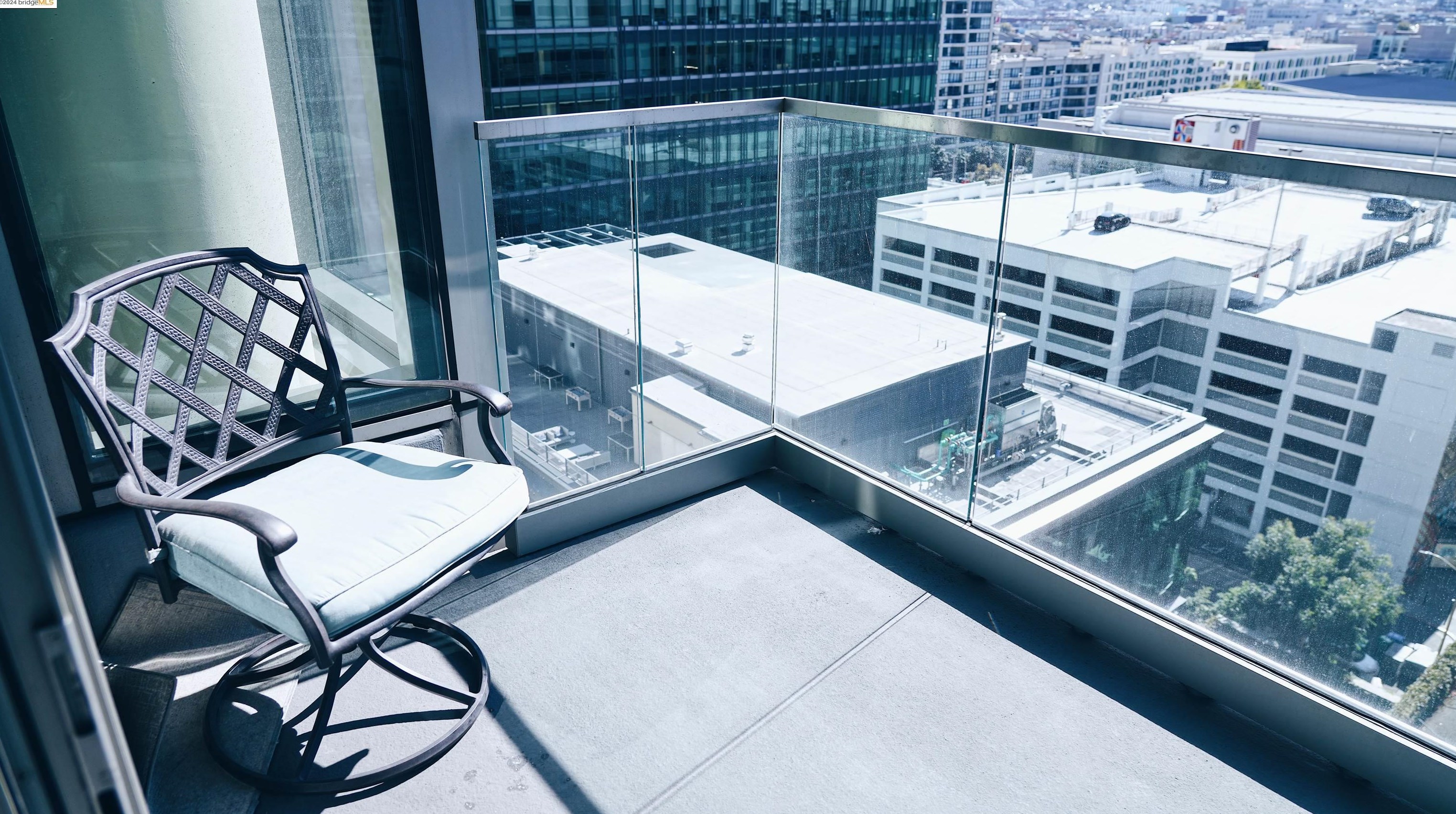1 Hawthorne St, San Francisco CA  94105-3909 exterior