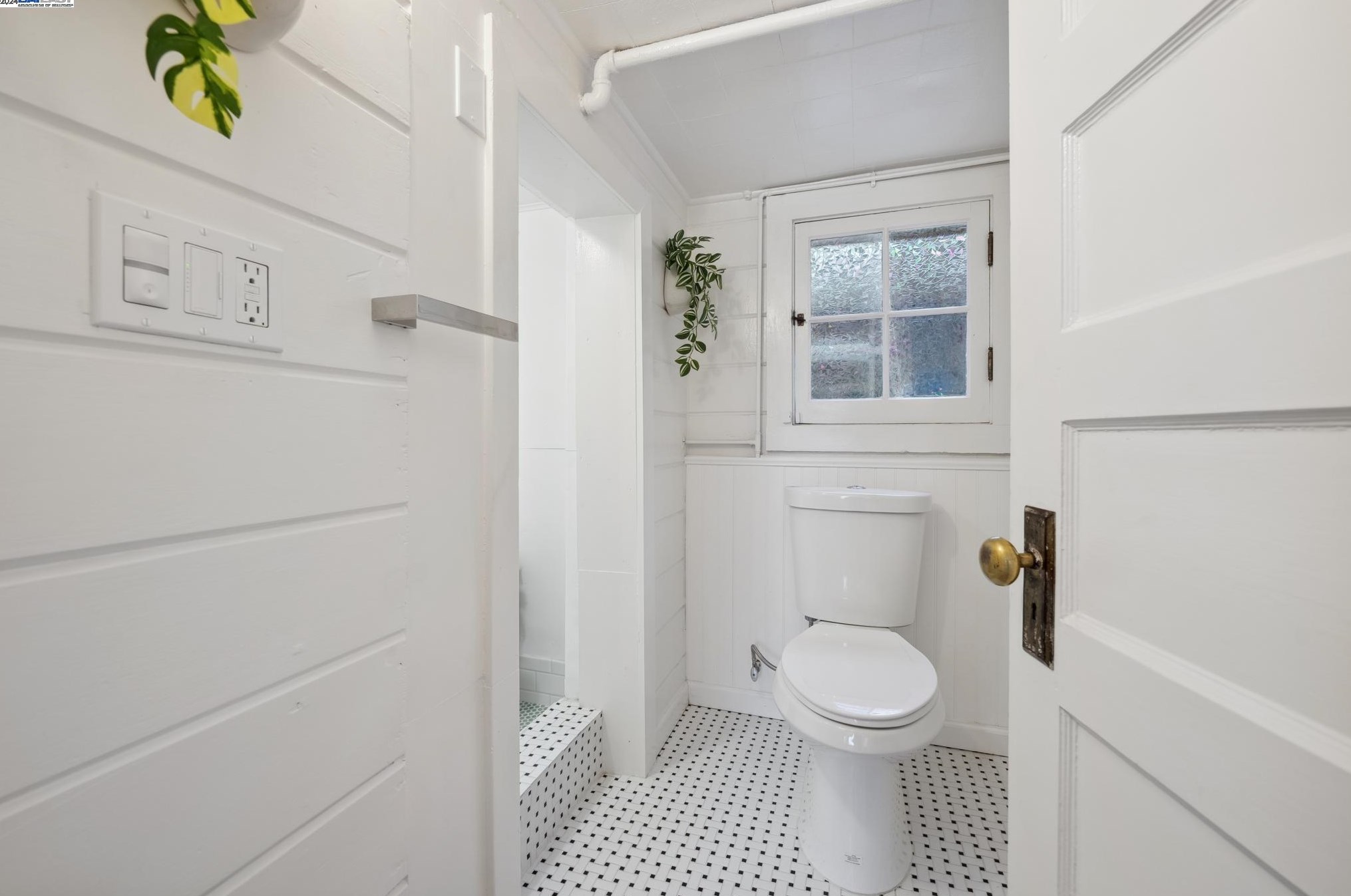 1837 Santa Clara Ave, Alameda CA  94501-2666 exterior