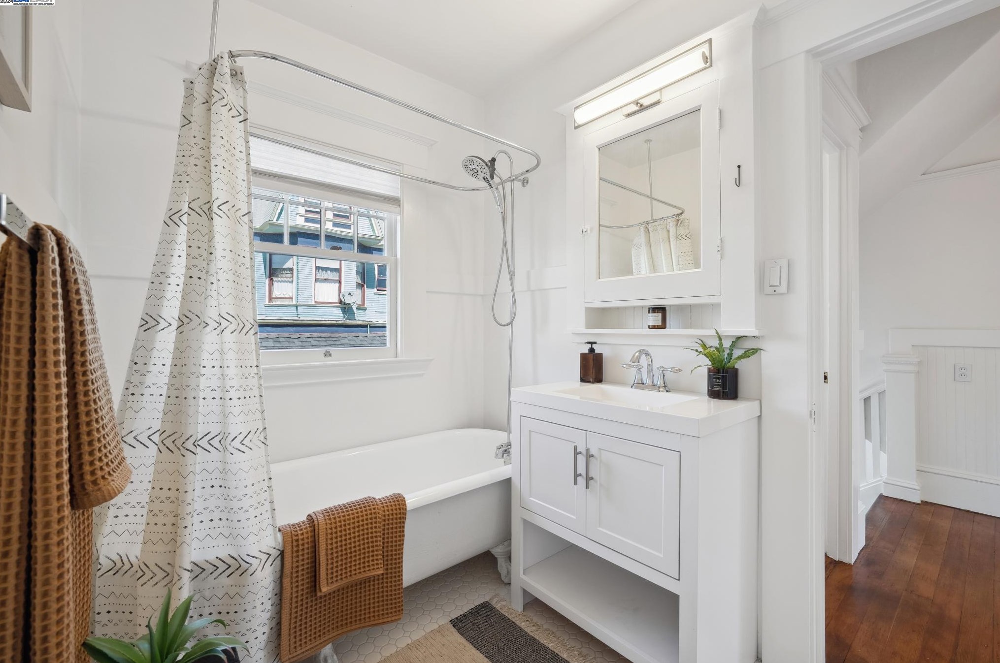 1837 Santa Clara Ave, Alameda CA  94501-2666 exterior