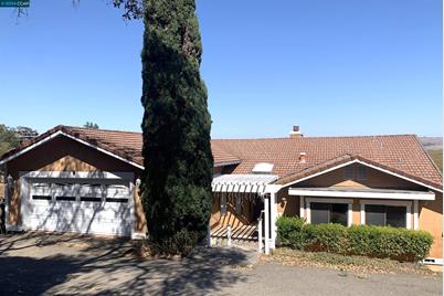 29 Anton Way, Novato, CA 94945 - Photo 1