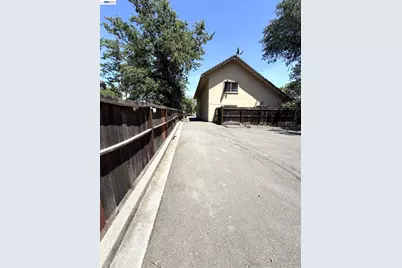 3135 Academy Way, Sacramento, CA 95815 - Photo 31