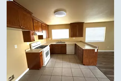 3135 Academy Way, Sacramento, CA 95815 - Photo 11