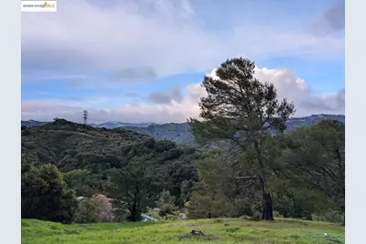 22346 Regnart Rd, Cupertino, CA 95014 - Photo 9