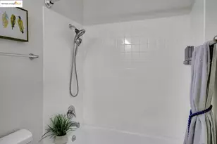 3 Admiral Dr, Emeryville, CA 94608 - Photo 25