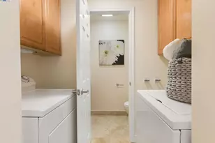6440 Longcroft Dr, Oakland, CA 94611 - Photo 9