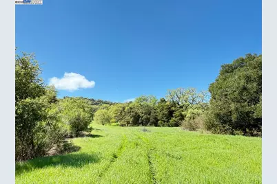 8272 Sassafras Ct, Pleasanton, CA 94566 - Photo 3