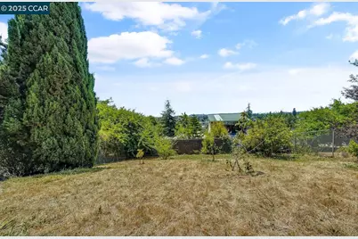 9305 Burr St, Oakland, CA 94605 - Photo 39