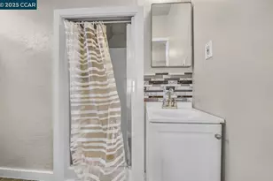 9305 Burr St, Oakland, CA 94605 - Photo 35
