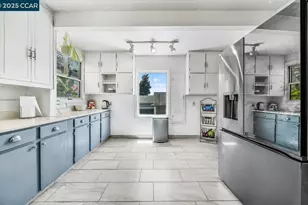 9305 Burr St, Oakland, CA 94605 - Photo 11