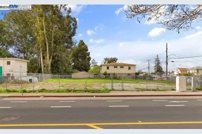 7701 Bancroft Avenue, Oakland, CA 94605 - Photo 1