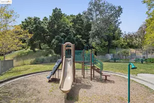 635 Canyon Oaks Dr, Oakland, CA 94605 - Photo 33