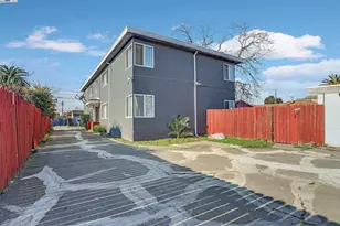 7448 Lockwood St, Oakland, CA 94621 - Photo 29