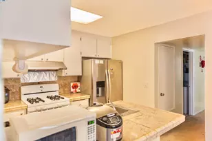 33010 Lake Mead Dr, Fremont, CA 94555 - Photo 7