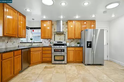 7968 Michigan Ave, Oakland, CA 94605 - Photo 15