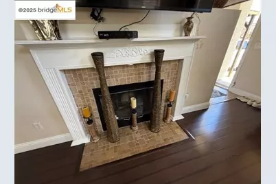 991 Village Cir, Oakland, CA 94607 - Photo 3