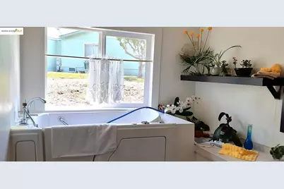 136 Castle Ct, Fortuna, CA 95540 - Photo 9