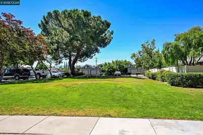 761 Pine St, Livermore, CA 94551 - Photo 17