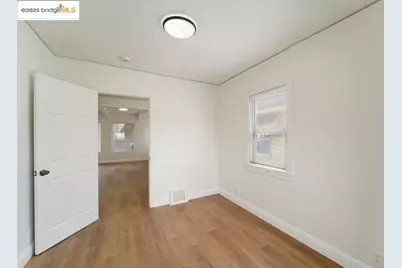 8117 Ney Ave, Oakland, CA 94605 - Photo 33